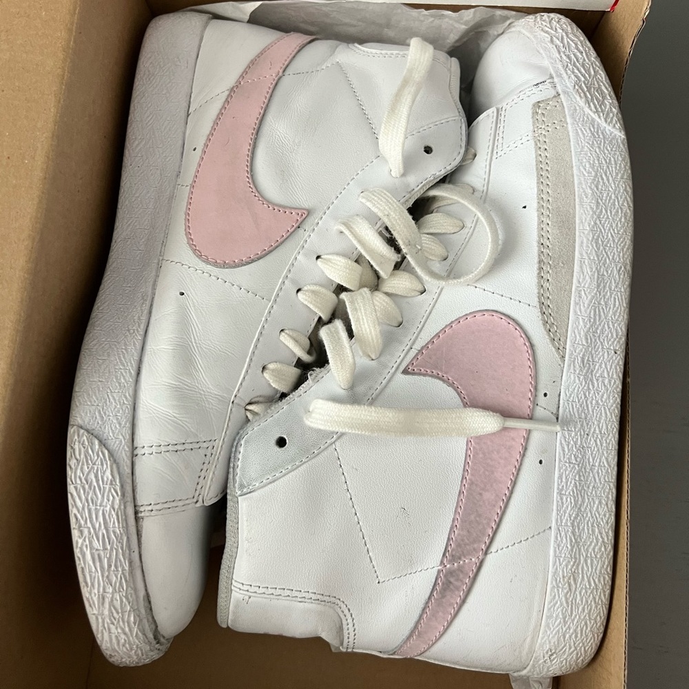 Nike Blazer size 6.5 Y 8 W